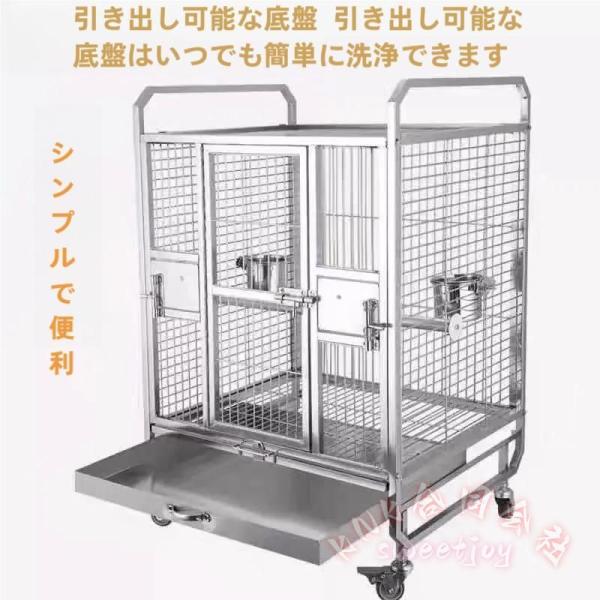 【大型鳥かご】：中型の巣箱には、鳥の活動に役立つステンレス製の爪研削棒が1本入っています。2つのドアと2つのフードボックスがあり、それぞれに小さな独立したドアがあり、餌を与えやすく、開けやすくなっています。トレイ下部のネットはすべて引き出し...