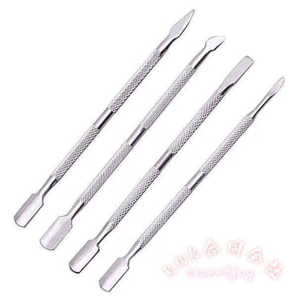 【特徴】甘皮ケアやジェルのオフの必需品！薄くて軽いキューティクルプッシャー♪鋭利側は浅めのカーブタイプで甘皮を押し上げやすい！※とても鋭利な為、扱いにはご注意ください。プッシャー側ではルースキューティクルを掻き出して綺麗にできます◎手に馴染...