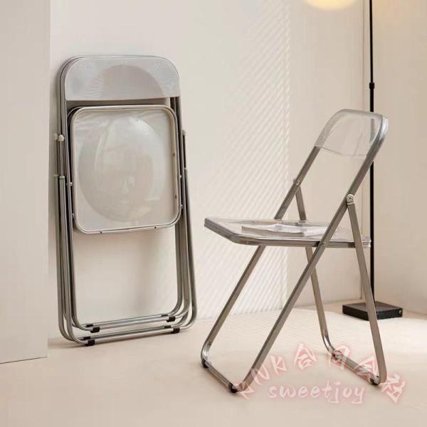 【折り畳みとスタッキングができて省スペース】簡単に折り畳みができるので片付けたい時にもサッと畳んで持ち運べます。 折り畳み時の幅は4.5cmとスリムなので、家具のスキマに収納ができて便利。 また、スタッキングも可能なのでスペースを無駄にしま...