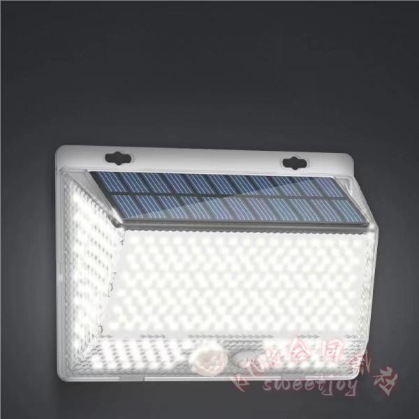 2個セットです。こちらの商品の最大のポイントは背面にマグネット磁石が2個ついている所です。スチール面など今までのソーラーライトでは取り付けにくかった場所など手軽に設置可能！設置も簡単ですが、取り外しも簡単なのもポイント♪328個のLED＆3...