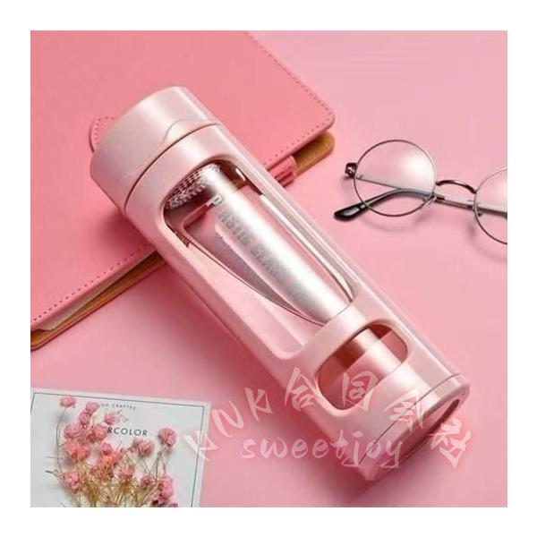 「サイズ」：容量400ml・高さ約21cm・口径約6.7cm。透明度があり目盛りも付いてるので、残りの水量がひと目で分かります。底面下部はシリコン製カバー付きなので、割れにくく、滑り止めの役目をしてくれるので水筒の滑りを止める。さらに、ふた...