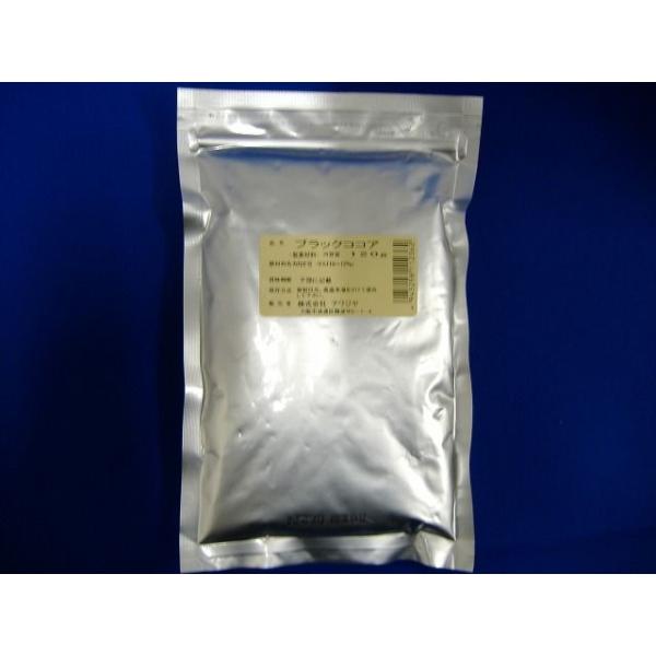 オランダで加工された一番黒いタイプのココアを日本国内で詰め替えた商品です。アルカリ処理をしっかりと行う事で色調を限りなく黒に近い色に仕上げたブラックココアパウダーです。風味は薄いので、もっと風味がほしい場合は通常のココアと混ぜてください。マ...