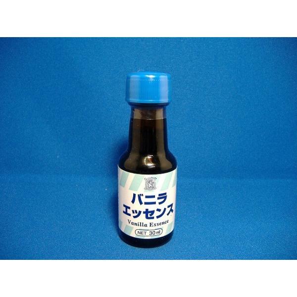 幅広く使用されているバニラ風味のエッセンスです。生クリームやプリンなど加熱しない冷菓に最適です。エタノール：47.0％　日本、アメリカグリセリン：4.0％　日本カラメル：0.3％　日本、アメリカ香料ベース：7.7％　日本水分：41.0％　日...
