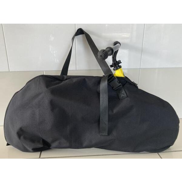 ● オリジナルブランド『PALMY』より、キックバイク用キャリーバッグが登場しました！・キックバイク、バランスバイクを収納し、持ち運びが出来るバッグです。12インチならどんなタイプにも対応。・厚手で丈夫な生地（PU 600デニール）を採用し...