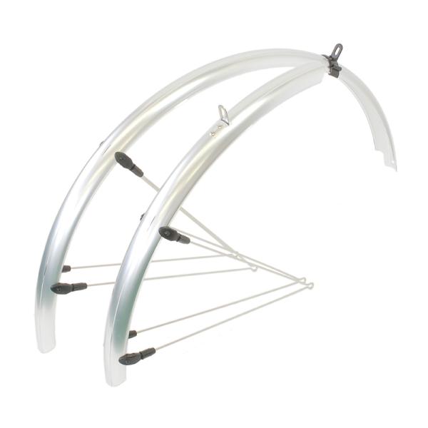 ・26インチのMTBに最適なフルタイプのフェンダー・本体は衝撃と歪みに強いポリカーボネート製で、しっかり固定できるV型ステーはサビに強いステンレス製・本体とステーの接合部にはスライド調整が可能なブラケット『POP OFF』を採用・『POP ...