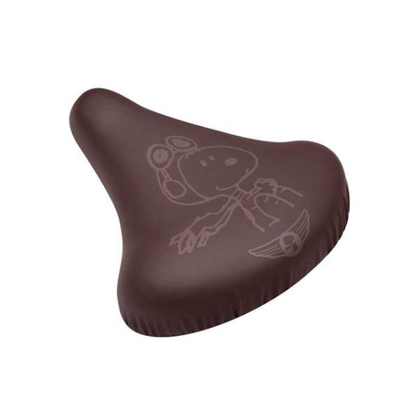 ・さりげないスヌーピーが大人カワイイ「フライングエース」柄チャリCAP・ベースをマット仕上げにし、さり気なく浮き出るスヌーピー達がオシャレで気品のあるデザイン・伸びる素材で子供用から大人用の一般車サドルにぴったりフィット・ポリウレタン製でさ...