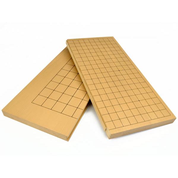 ■囲碁将棋両用盤の材質：木製　新桂材(アガチス材)■囲碁将棋両用盤のサイズ：横幅約42cm×奥行約45cm　厚み約1寸　囲碁将棋両用スライド卓上盤新桂1寸は、新桂材(アガチス材)のハギ造りで、囲碁盤の中央部分がスライド式で囲碁盤を２つに分離...