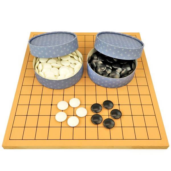 木製新桂9路13路囲碁セット（プラスチック碁石椿白石84粒黒石85粒・紙製ケース）囲碁入門向きのかわいい感じの木製9路13路盤セット