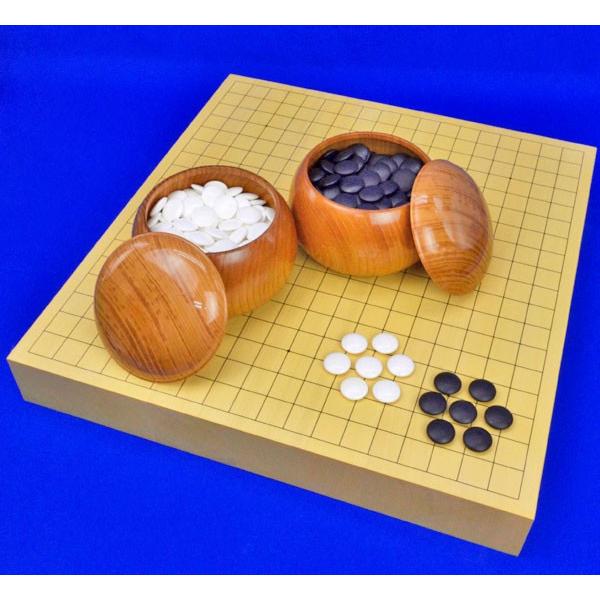 ■囲碁盤：ヒバ2寸ハギ卓上碁盤・囲碁盤の材質：米ヒバ材・囲碁盤のサイズ　天面横幅 約42cm × 天面奥行 約45cm　厚み約2寸■碁石：日向特製蛤碁石 28号実用(厚み7.5mm)■碁笥：木製碁笥　欅・大　木製のヒバ2寸ハギ卓上碁盤と日向...