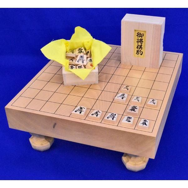 将棋セット 本桂2寸足付将棋盤セット【特売品】(木製将棋駒新槙 将棋セット 本桂2寸足付将棋盤セット【特売品】(木製将棋駒新槙