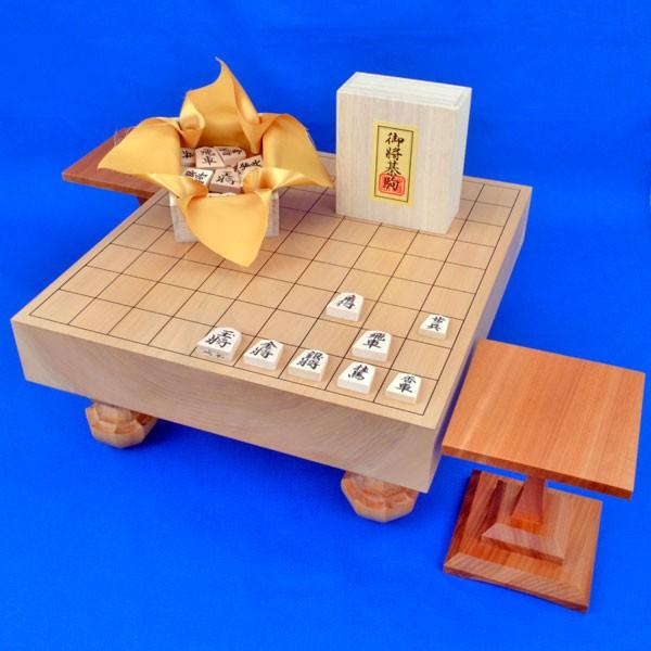 将棋セット 北海道産本桂2寸足付将棋盤セット【特売品】 (木製 将棋セット 北海道産本桂2寸足付将棋盤セット【特売品】 (木製