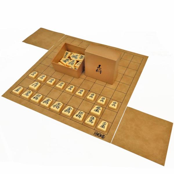 ■将棋盤：将碁屋マット将棋盤（革柄）・将棋盤の材質：軟質塩ビ材　革柄・将棋盤のサイズ：横幅33cm×奥行36cm　厚み約0.9mm■マット駒台　※革柄　（2枚）・駒台の材質：軟質塩ビ材　※革柄・駒台のサイズ：横幅12cm×奥行12cm　厚み...