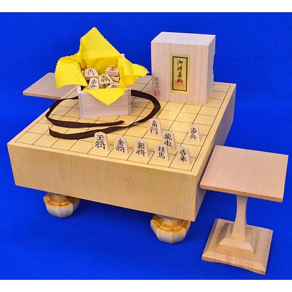 日本最大のブランド 将棋セット 新桂３寸足付将棋盤と黄楊特上彫り駒