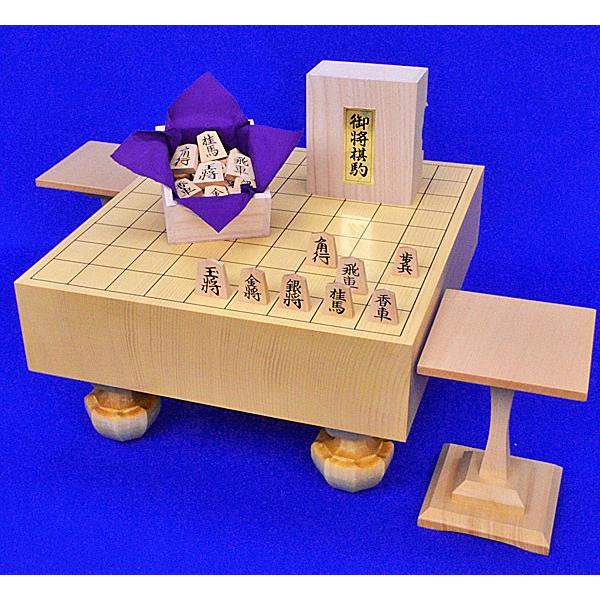 新かや3寸足付将棋盤セット(木製将棋駒黄楊上彫駒)【囲碁将棋 新かや3寸足付将棋盤セット(木製将棋駒黄楊上彫駒)【囲碁将棋
