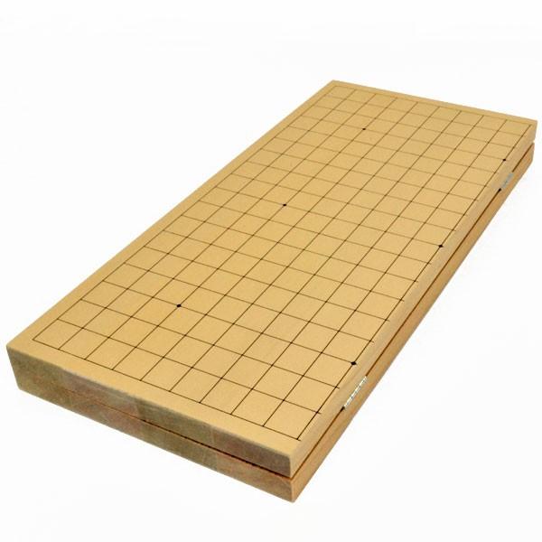 ■囲碁盤の材質：木製19路　新桂材(アガチス材)　折りたたみ式■囲碁盤のおよそのサイズ　横幅約42cm×奥行約45cm　厚み約1.9cm 　訳あり特価品の木製19路折碁盤新桂7号です。対局には支障がないと当店が判断した折碁盤ですが、ヒビあと...