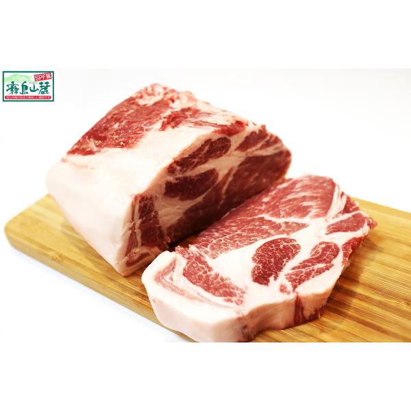 霧島の雄大な自然の中で育った健康的な豚です。黒豚にも引けをとらない柔らかくなおかつジューシーな豚肉です。内容量：100ｇ冷蔵品ブランド名：霧島山麓豚産地（都道府県）：鹿児島県、宮崎県