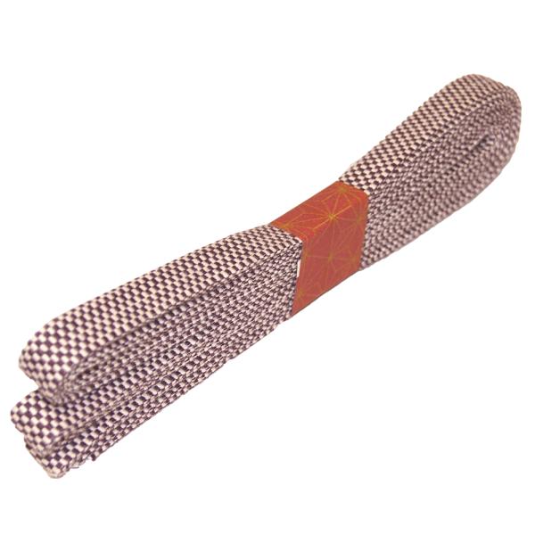 刀剣（真剣・居合刀）用の下緒です。 国内産の高級 真田紐 袋織り 木綿製 4分約 12ｍｍを 1本1本手作りで作っております。・幅は約12mm、厚みは約1.65mmです。 ・厚みはシックネスゲージで計っております。 ・真田紐は手作りですので...