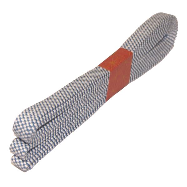 刀剣（真剣・居合刀）用の下緒です。 国内産の高級 真田紐 袋織り 木綿製 4分約 12ｍｍを 1本1本手作りで作っております。・幅は約12mm、厚みは約1.65mmです。 ・厚みはシックネスゲージで計っております。 ・真田紐は手作りですので...