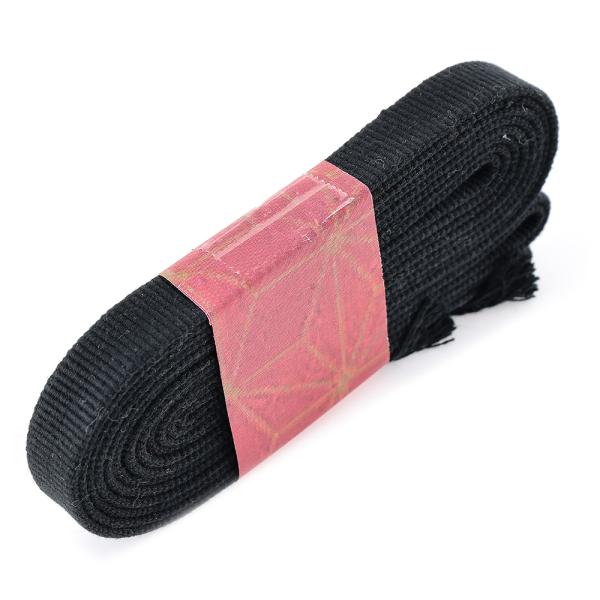 刀剣（真剣・居合刀）用の下緒です。 国内産の高級 真田紐 袋織り 木綿製 4分約 12ｍｍを 1本1本手作りで作っております。・幅は約12mm、厚みは約1.65mmです。 ・厚みはシックネスゲージで計っております。 ・真田紐は手作りですので...