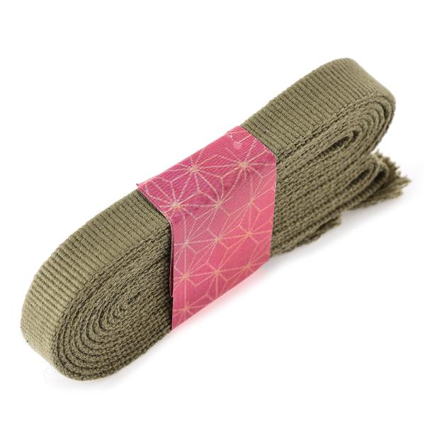 刀剣（真剣・居合刀）用の下緒です。 国内産の高級 真田紐 袋織り 木綿製 4分約 12ｍｍを 1本1本手作りで作っております。・幅は約12mm、厚みは約1.65mmです。 ・厚みはシックネスゲージで計っております。 ・真田紐は手作りですので...