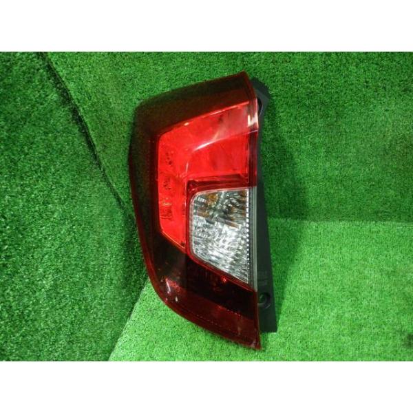 フィット DBA-GK4 左テールランプ/テールライト 13G 4WD NH700M スタンレー W1696G 33550-T5A-J01