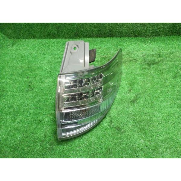 エスティマ DAA-AHR20W 右テールランプ/テールライト X 4WD 8人 202  
