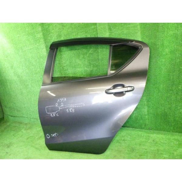 アクア DAA-NHP10 左リアドア S 1G3 ニホンイタ M31Q8 67004-52470  