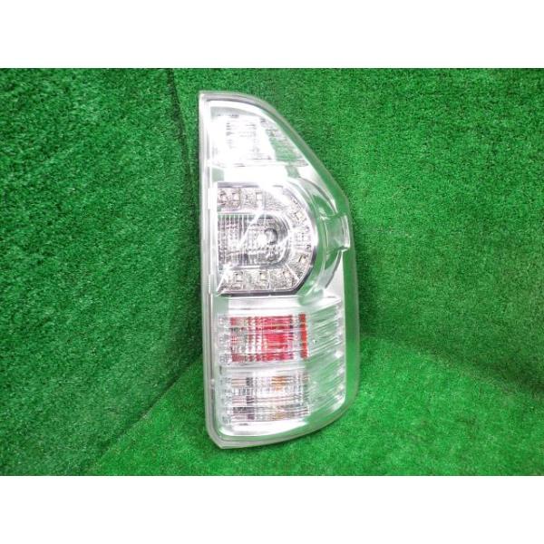 ヴォクシー ZRR75W 右テールランプ・テールライト ZS 煌Z   イチコ 28-220 81550-28602 202 ヴォクシー DBA-ZRR75W 右テールランプ/テールライト ZS 煌2 4WD 7人
