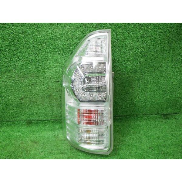 ヴォクシー DBA-ZRR75W 左テールランプ/テールライト ZS 煌 4WD 7人  