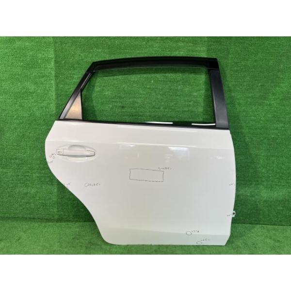 プリウスα DAA-ZVW41W 右リアドア S Lセレクション 5人 040 ニホンイタ  