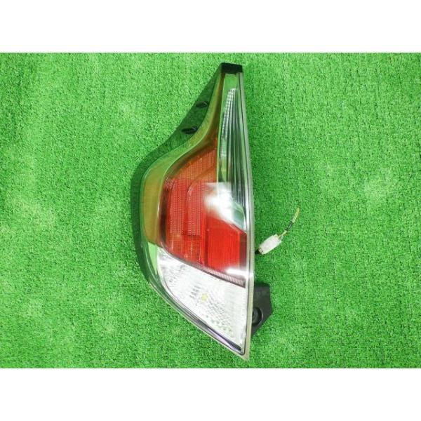 アクア NHP10 左テールランプ・テールライト S スタンレー 52-297 81561-52D00 1F7 トヨタ（TOYOTA） アクア NHP10 左テールランプ・テールライト S