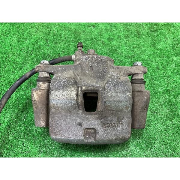 トヨタ（TOYOTA） カローラツーリング ZWE214W 右フロントキャリパー 