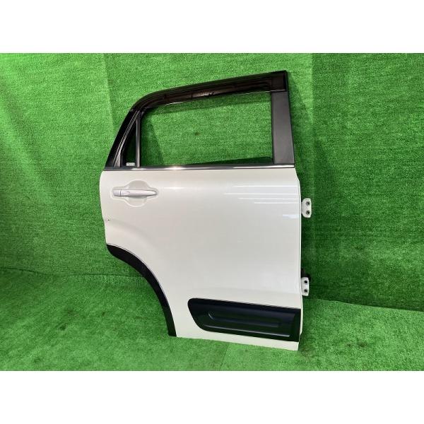 キャスト LA260S 右リアドア アクティバX 4WD セントラル M261 67003-B2260 W24 ダイハツ（DAIHATSU） キャスト LA260S 右リアドア アクティバX 4WD