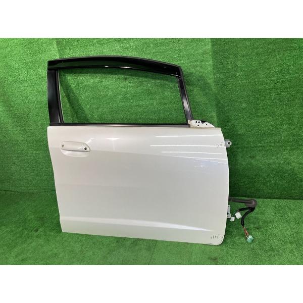 ホンダ（HONDA） フィットシャトル GG8 右フロントドア 15X L 