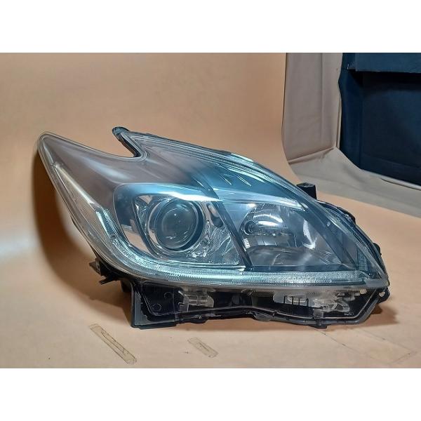トヨタ（TOYOTA） コーティング済 プリウス ZVW30 右ヘッドランプ 