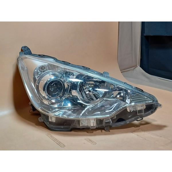 NHP10 アクア　LED 右ヘッドライト 81110-52E90 トヨタ 純正 アクア 《 NHP10 》 右ヘッドライト 81110-52E90 P40900