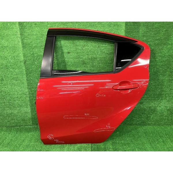 アクア NHP10 左リアドア S ニホンイタ M31Q8 67004-52470 3P0 トヨタ（TOYOTA） アクア NHP10 左リアドア S ニホンイタ M31Q8 67004