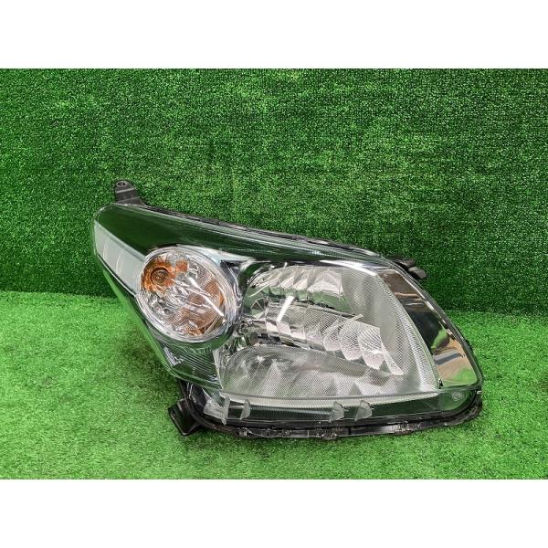 トヨタ（TOYOTA） イスト NCP115 右ヘッドランプ・ヘッドライト 150G