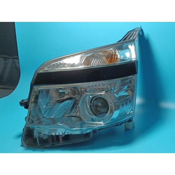 コーティング済  ヴォクシー ZRR75W 左ヘッドランプ・ヘッドライト ZS   コイト 28-203 81150-28B90 070 トヨタ（TOYOTA） コーティング済 ヴォクシー ZRR75W 左ヘッドランプ
