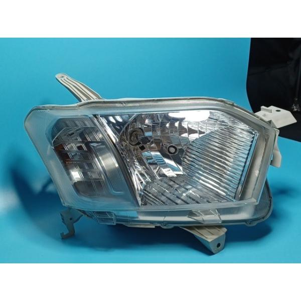 トヨタ（TOYOTA） コーティング済 サクシード NCP165V 右ヘッドランプ