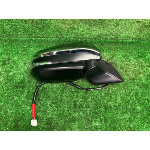 トヨタ（TOYOTA） エスクァイア ZWR80G 右サイドミラー・ドアミラー