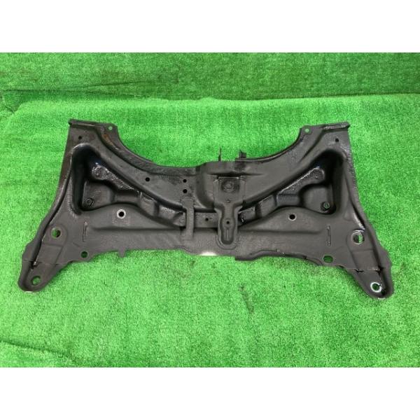 アクア NHP10 フロントメンバー S 51201-52084 082 トヨタ（TOYOTA） アクア NHP10 フロントメンバー S 51201-52084 082