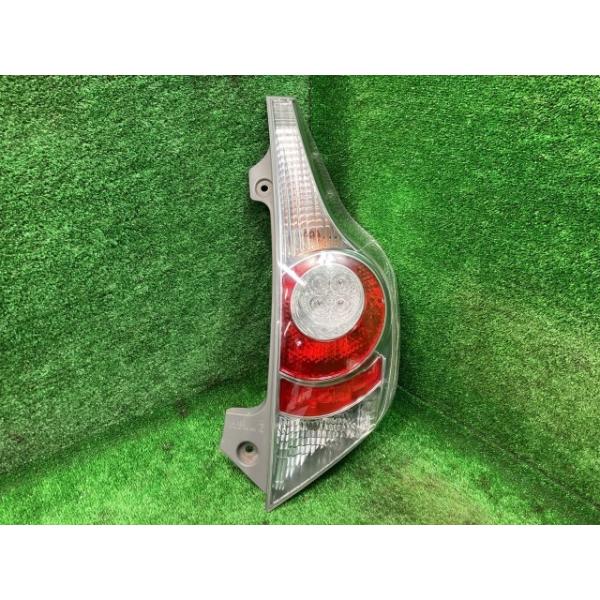 アクア NHP10 右テールランプ・テールライト S スタンレー 52-252 81550-52A80 209 トヨタ（TOYOTA） アクア NHP10 右テールランプ・テールライト S