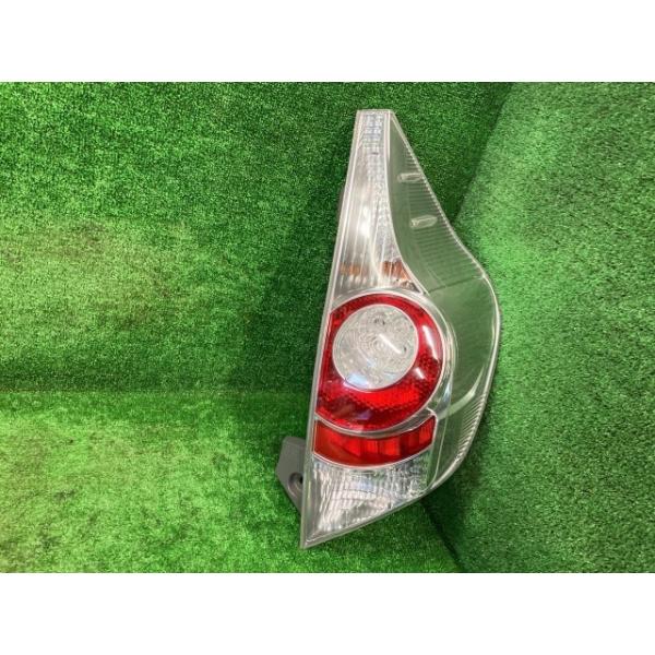 トヨタ（TOYOTA） アクア NHP10 右テールランプ・テールライト G