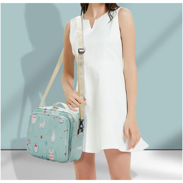 赤ちゃんとのおでかけに最適なショルダー付き2wayおむつポーチ。 おしりふきも取り出しやすくてとっても便利！<br> 【サイズについて】 画像をご参照ください。 <br>【素材について】 ナイロン<br>...