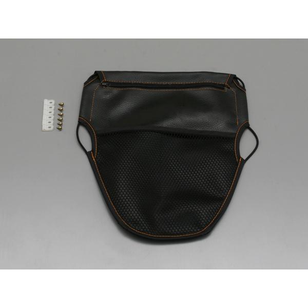 スクーターのシート裏に取り付けることで、メットインボックスがより便利に。自賠責保険証明書や、車両の取扱説明書、エコバックなどをポケットへ収納することでヘルメットの出し入れがしやすくなります。シートベースとメットインポケットの間には、薄手のジ...