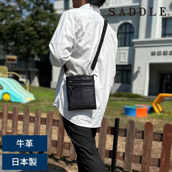 SADDLE 薄マチミニショルダーバッグ 縦型 メンズ 斜め掛けバッグ