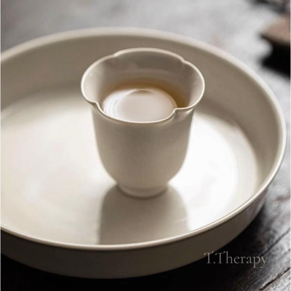 ■ 台湾茶器 中国茶器 台湾茶 品茗杯 ちゃわん 豆茶わん 30ML（花口杯 土灰釉）【サイズ】口径 約4.6cm / 高さ 4.9cm  / 容量 約30ml【生産地】中国・土灰釉（どばいゆう）は、発色させるための金属が含まれないもので、...