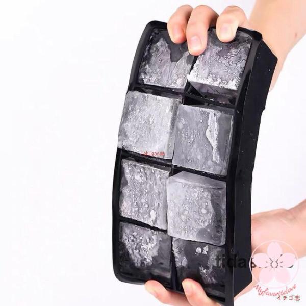 ■サイズ幅21.5×奥行11.5×高さ5.1cm■材質シリコン■原産国:中国■備考:直径5cmの氷。