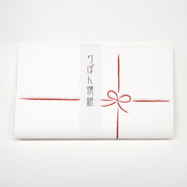 熨斗やポチ袋、箸袋などにも使えるりぼんのイラストが入った懐紙です。一般的には茶道や和食の席で使うことが多いイメージの懐紙（かいし）ですが、日常生活でも様々なシーンでお使いいただけます。たたんでコースター代わりにしたり、折り紙のように折って箸...